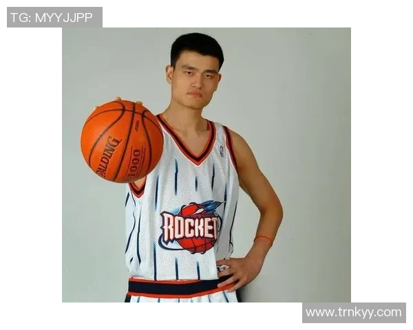 比尔沃顿与姚明的篮球传奇对话:跨越时代的巨星风采与影响力探讨 比尔沃顿与姚明的篮球传奇对话:跨越时代的巨星风采与影响力探讨