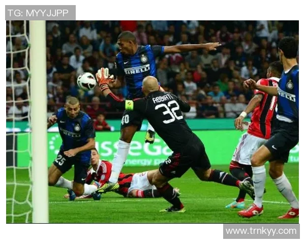 那不勒斯队在意甲赛程中挑战AC米兰与国际米兰：激情碰撞，谁主沉浮？